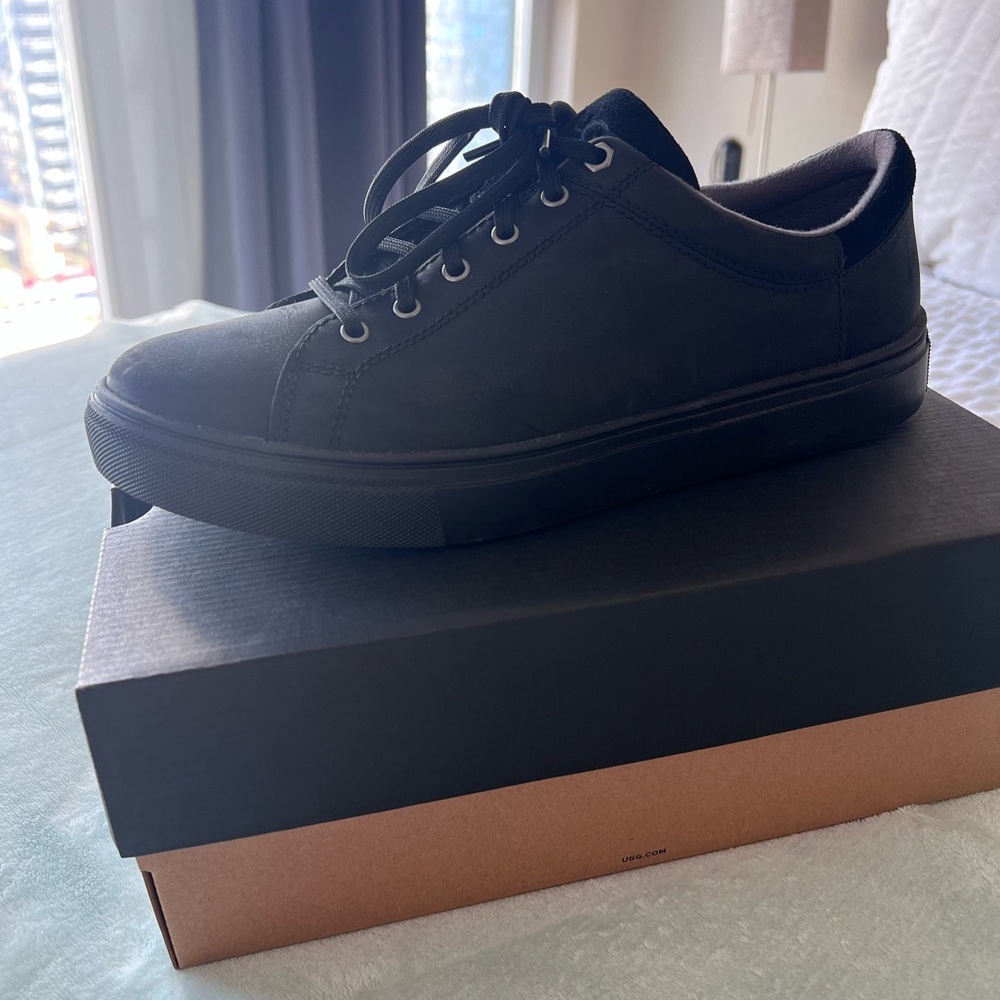 UGG Bayslider Low weather Sz 9.5M - Picture 1 of 3